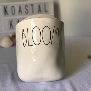 Mount Rae Dunn Planter. BLOOM